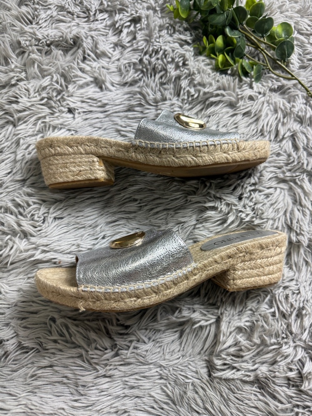 Valentino By Mario Valentino Gina Silver Leather Sandal with gold logo size 8 - Picture 2 of 6
